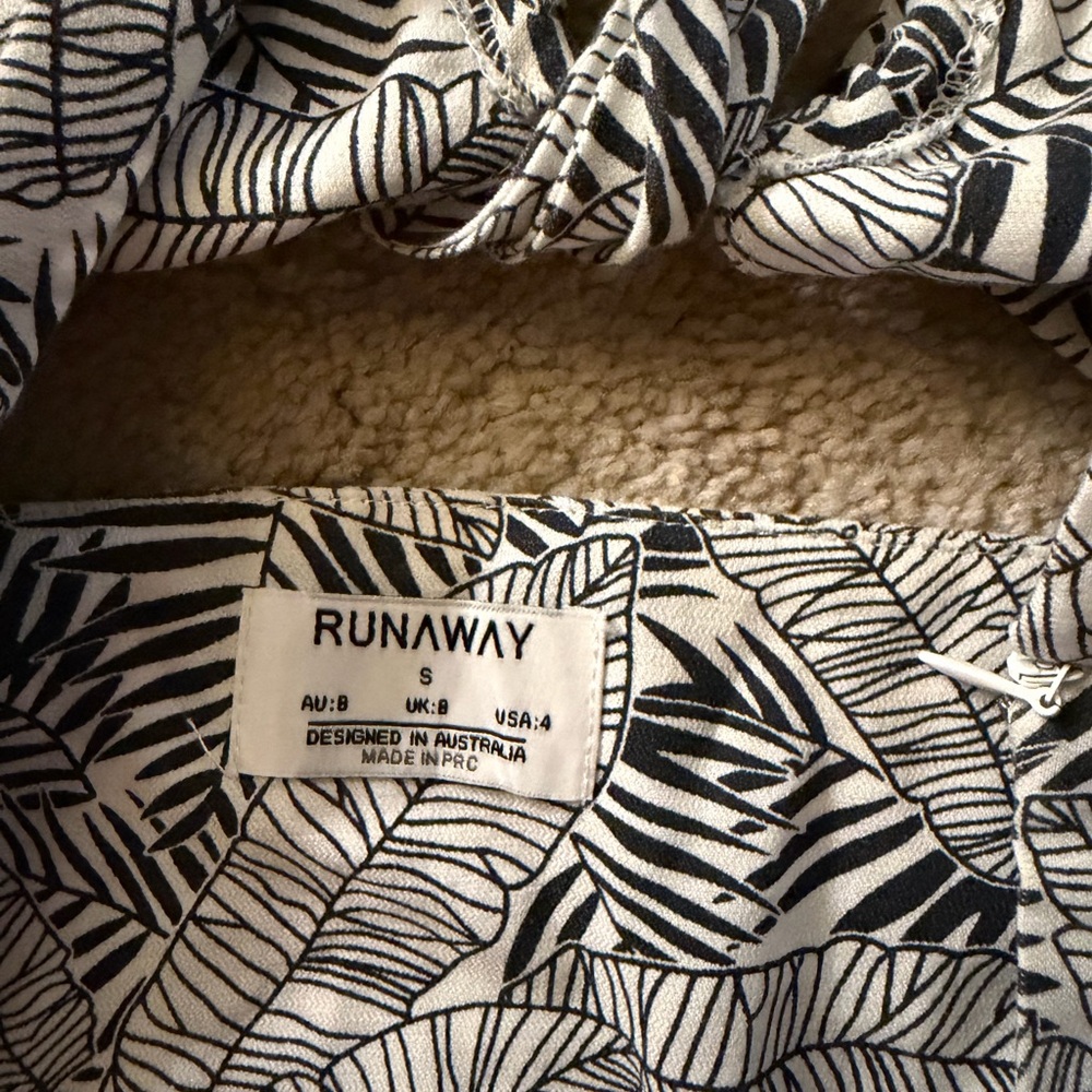 Runaway | top - Picture 2 of 2